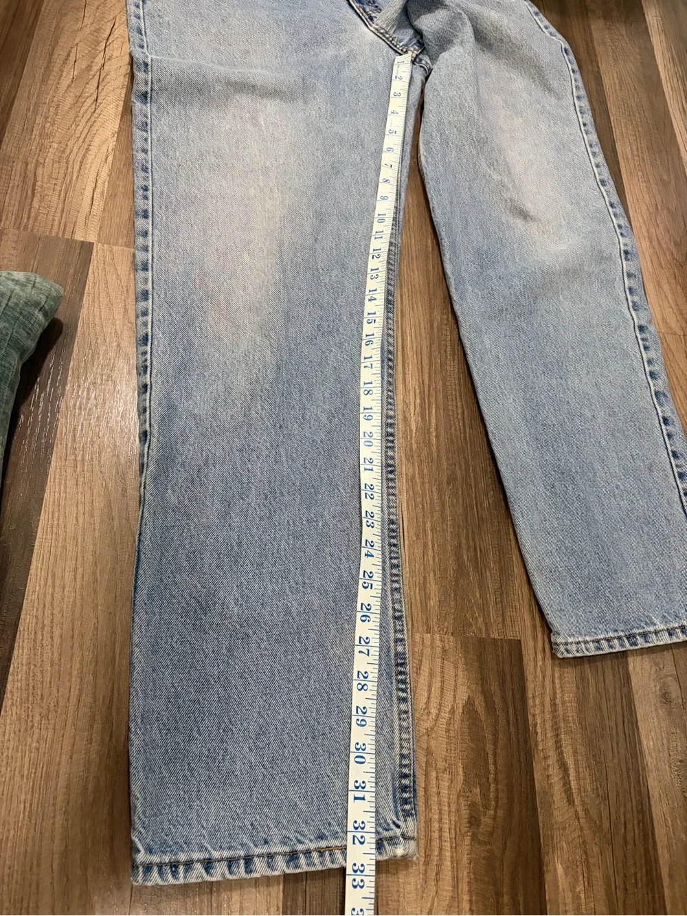 Vintage Levi's 550 Relaxed Fit Men's Jeans - Light Blue Denim